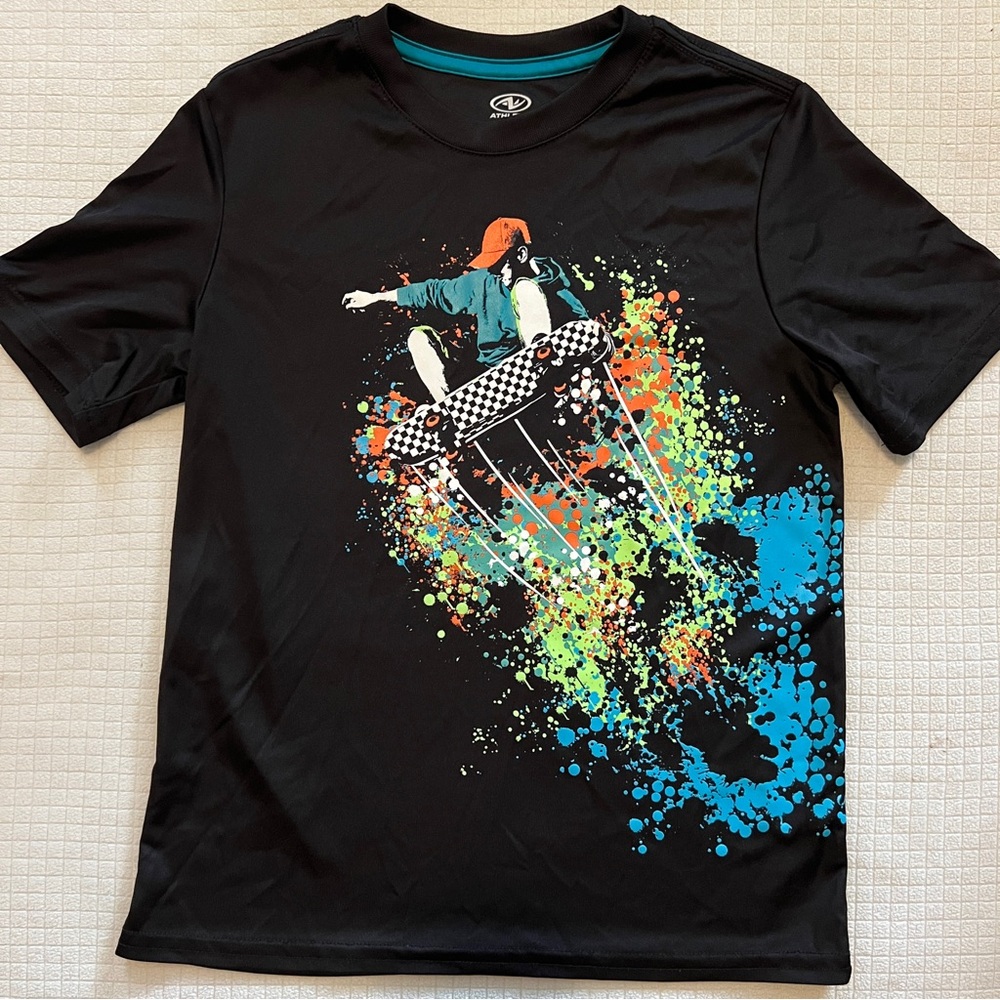 Boys athletic skateboarding shirt, size 8